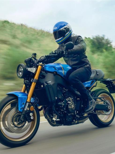 XSR900