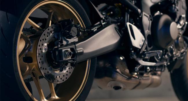 XSR900